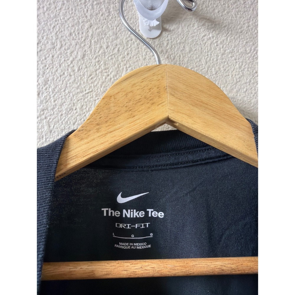 Nike WNBA Shirt Size Large - Picture 3 of 4